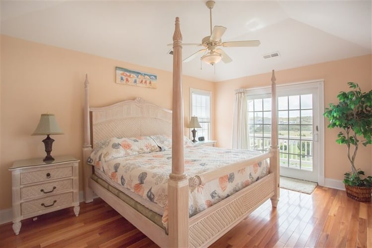 2nd Floor King with Private Bath