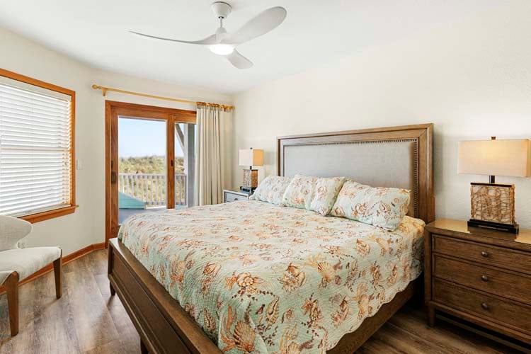 1st Floor King with Private Bath