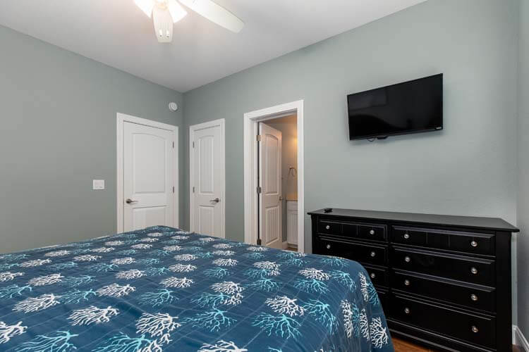 1st Floor King with Private Bath (12)