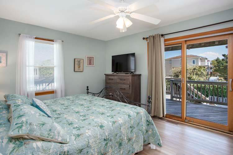 1st Floor King with Private Bath