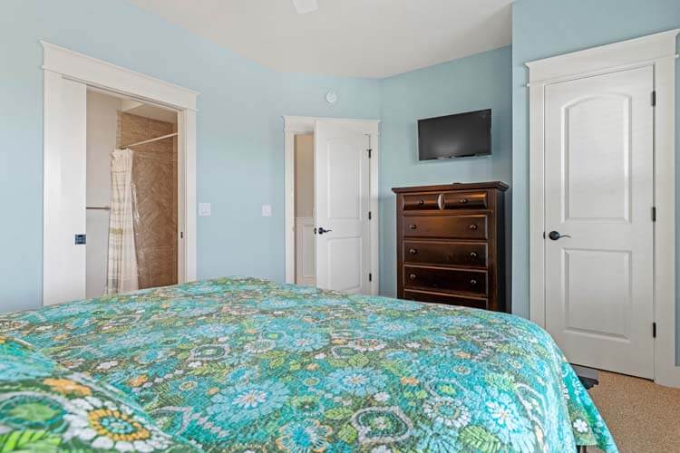 1st Floor King with Private Bath #5