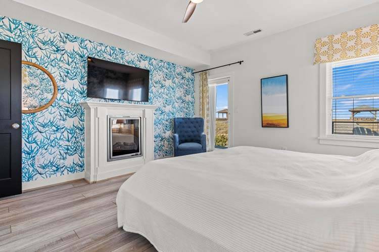 1st Floor Oceanside King with Private Bath
