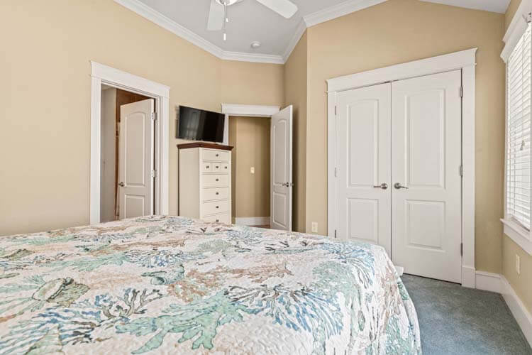 2nd Floor King with Private Bath