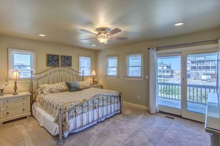 1st Floor King with Private Bath