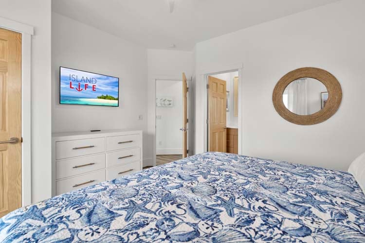 1st Floor King with Private Bath