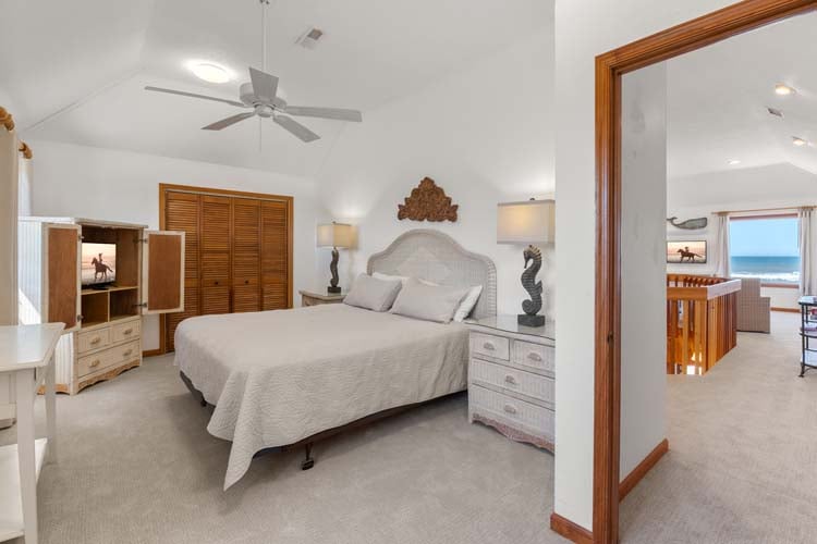 2nd Floor King with Private Bath