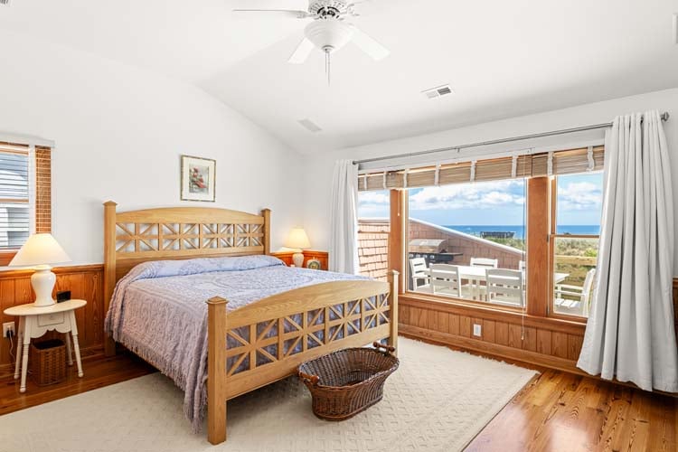2nd Floor King with Private Bath