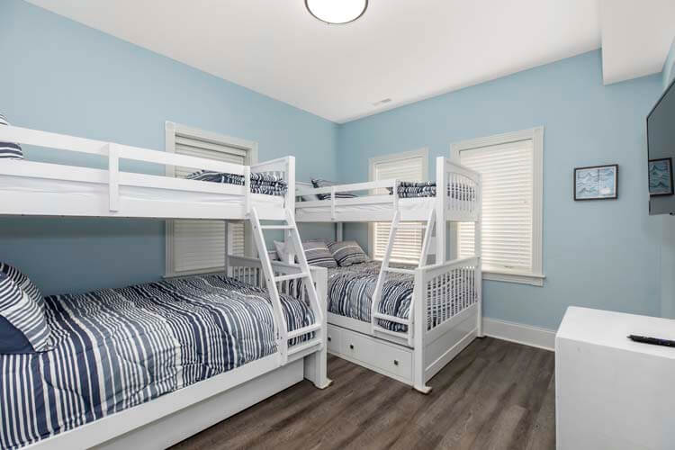 Ground Floor Pyramid Bunks with Private Bath