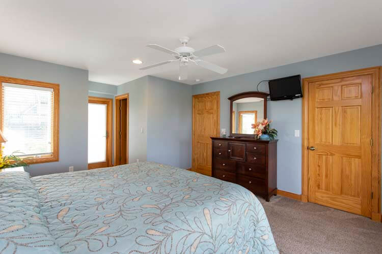 1st Floor King with Private Bath