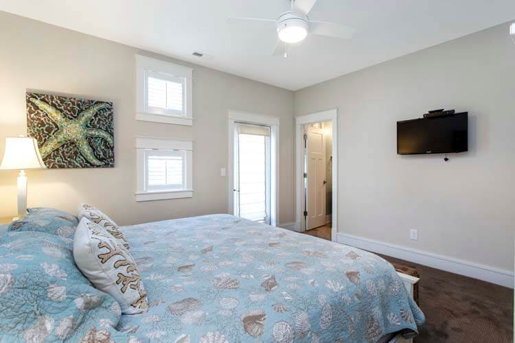 1st Floor King with Private Bath