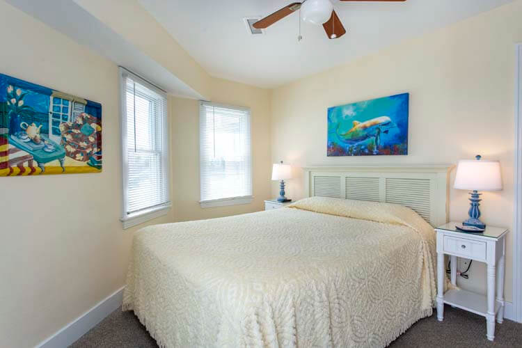 1st Floor Queen with Private Bath