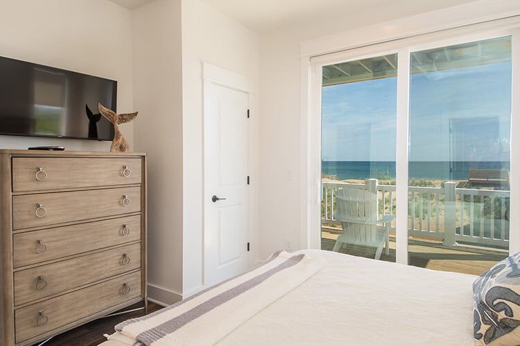 1st Floor King with Private Bath (SE)