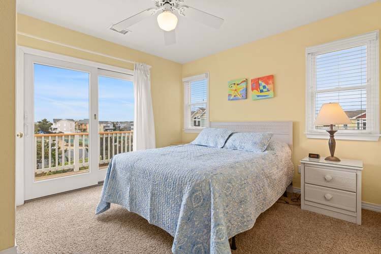 2nd Floor Queen with Private Bath