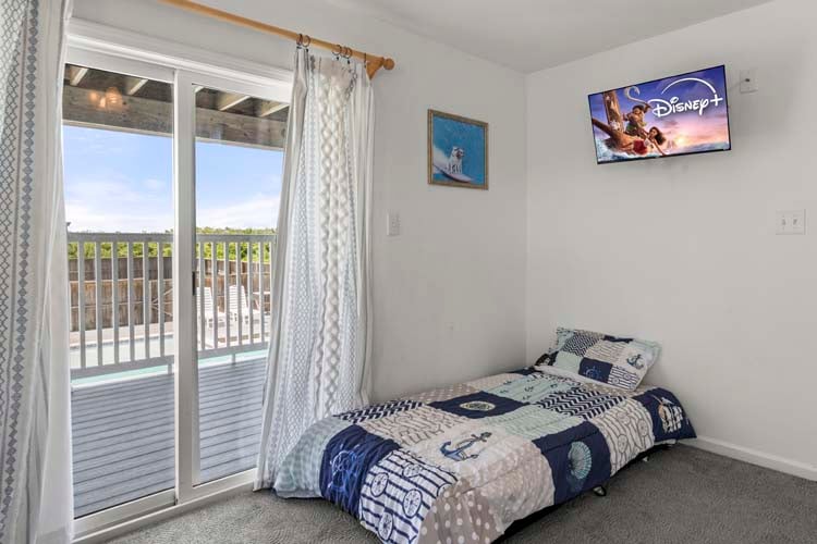 Ground Floor Pyramid Bunk & Twin with Private Bath