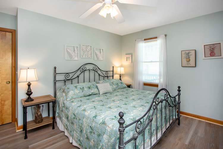 1st Floor King with Private Bath