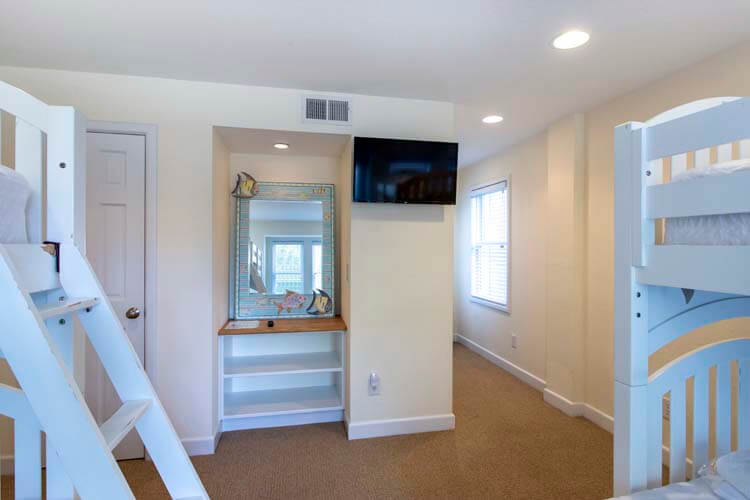 Ground Floor Pyramid Bunks with Private Bath