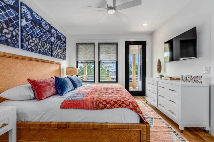 1st Floor King with Private Bath