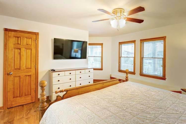 1st Floor King with Private Bath