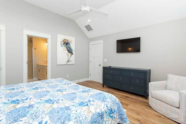 2nd Floor King with Private Bath