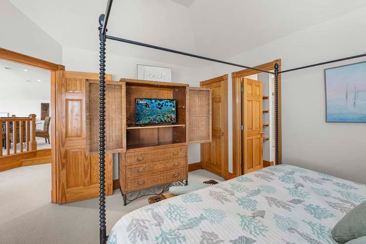 1st Floor King with Private Bath