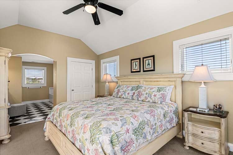 2nd Floor King with Private Bath