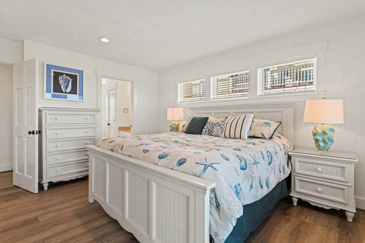 1st Floor King with Private Bath