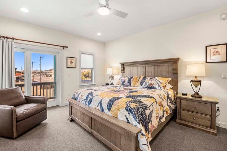 1st Floor King with Private Bath (6)