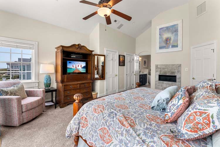 2nd Floor King with Private Bath