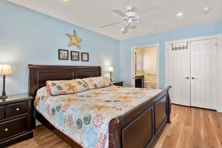 1st Floor King with Private Bath