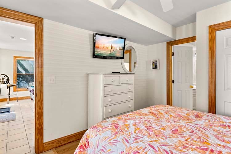 Ground Floor Queen with Private Bath