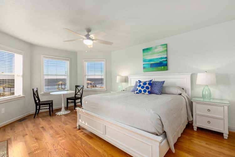 1st Floor King with Private Bath