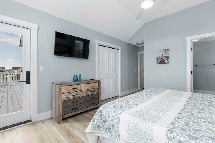2nd Floor King with Private Bath