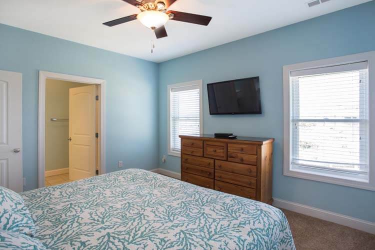 1st Floor King with Private Bath