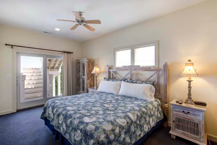 1st Floor King with Private Bath (4)