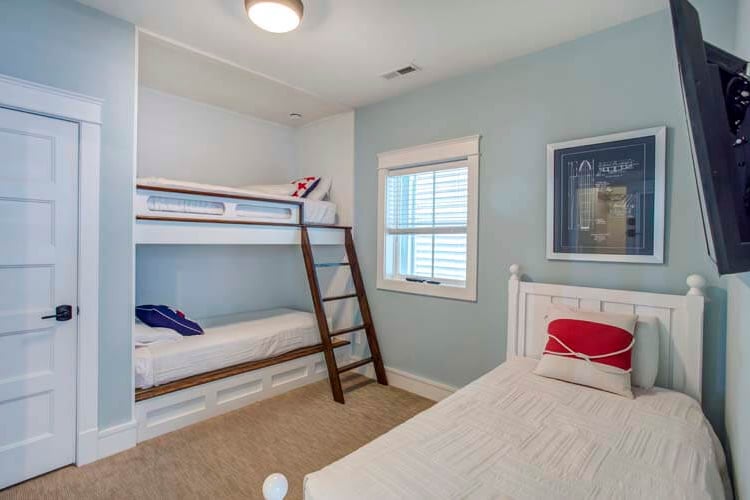Ground Floor Twin Bunk/Twin with Private Bath