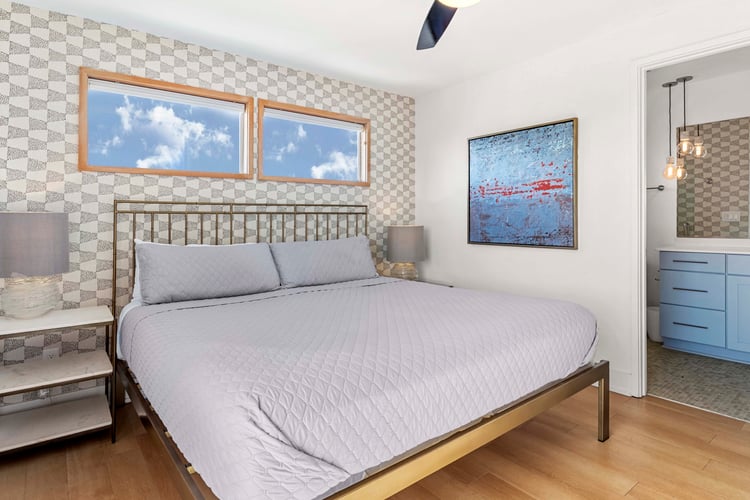 2nd Floor King with Private Bath (SW)