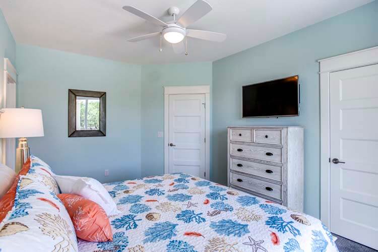 1st Floor King with Private Bath