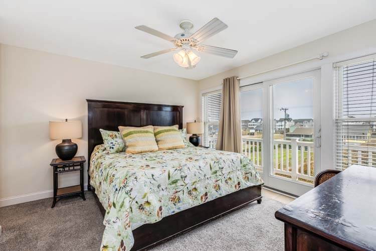 1st Floor King with Private Bath