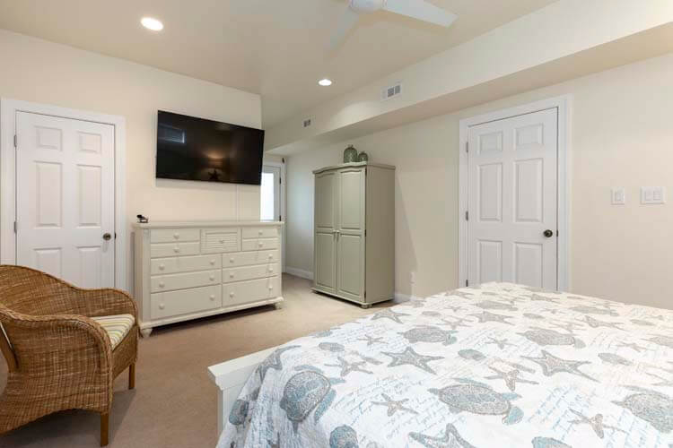 Ground Floor King with Private Bath