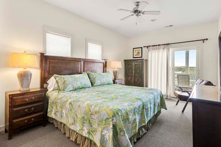 1st Floor King with Private Bath (5)