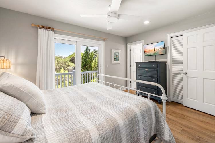 1st Floor King with Private Bath