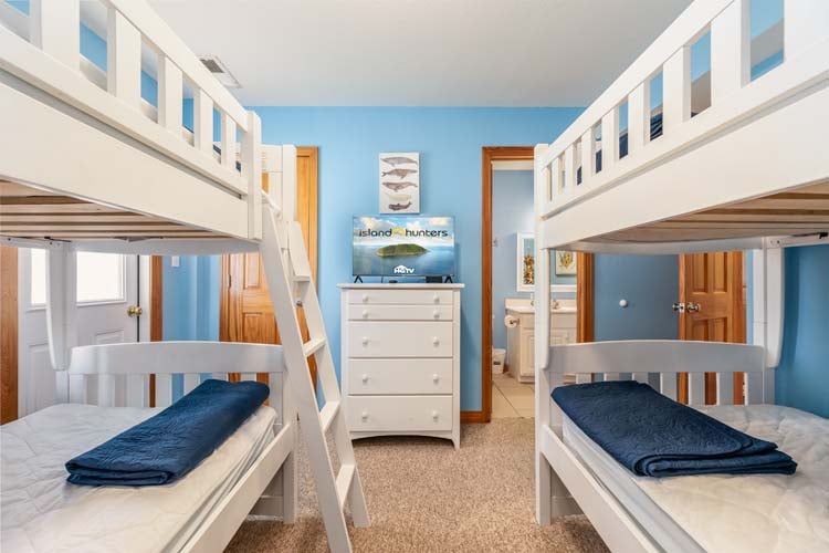Ground Floor Twin Bunks with Private Bath