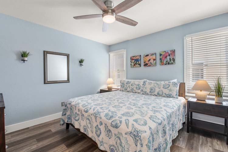 1st Floor King with Private Bath