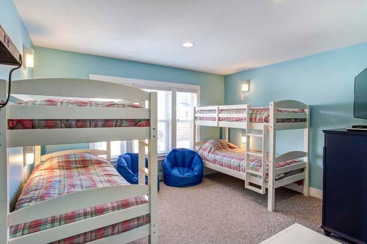 1st Floor Twin Bunks with Private Bath