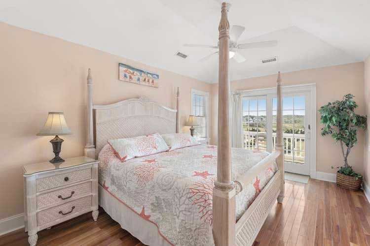 2nd Floor King with Private Bath