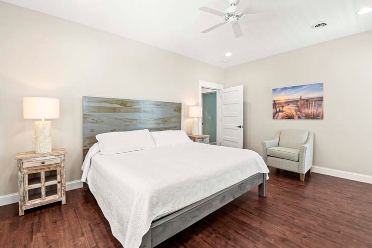1st Floor King with Private Bath