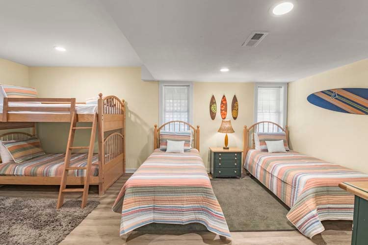 Ground Floor Two Twins & Twin Bunk with Private Bath