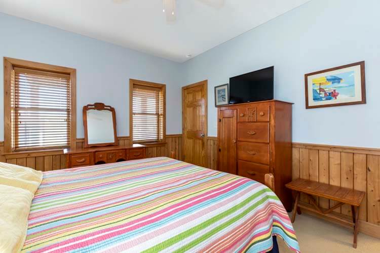 Ground Floor Queen with Shared Bath