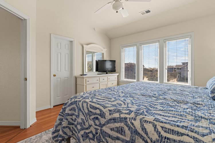 2nd Floor King with Private Bath