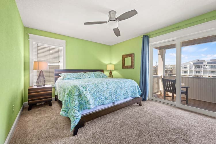 1st Floor King with Private Bath